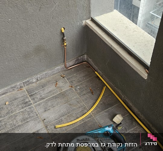 מסור עגול, צינור גז צהוב, שסתום גז על קיר